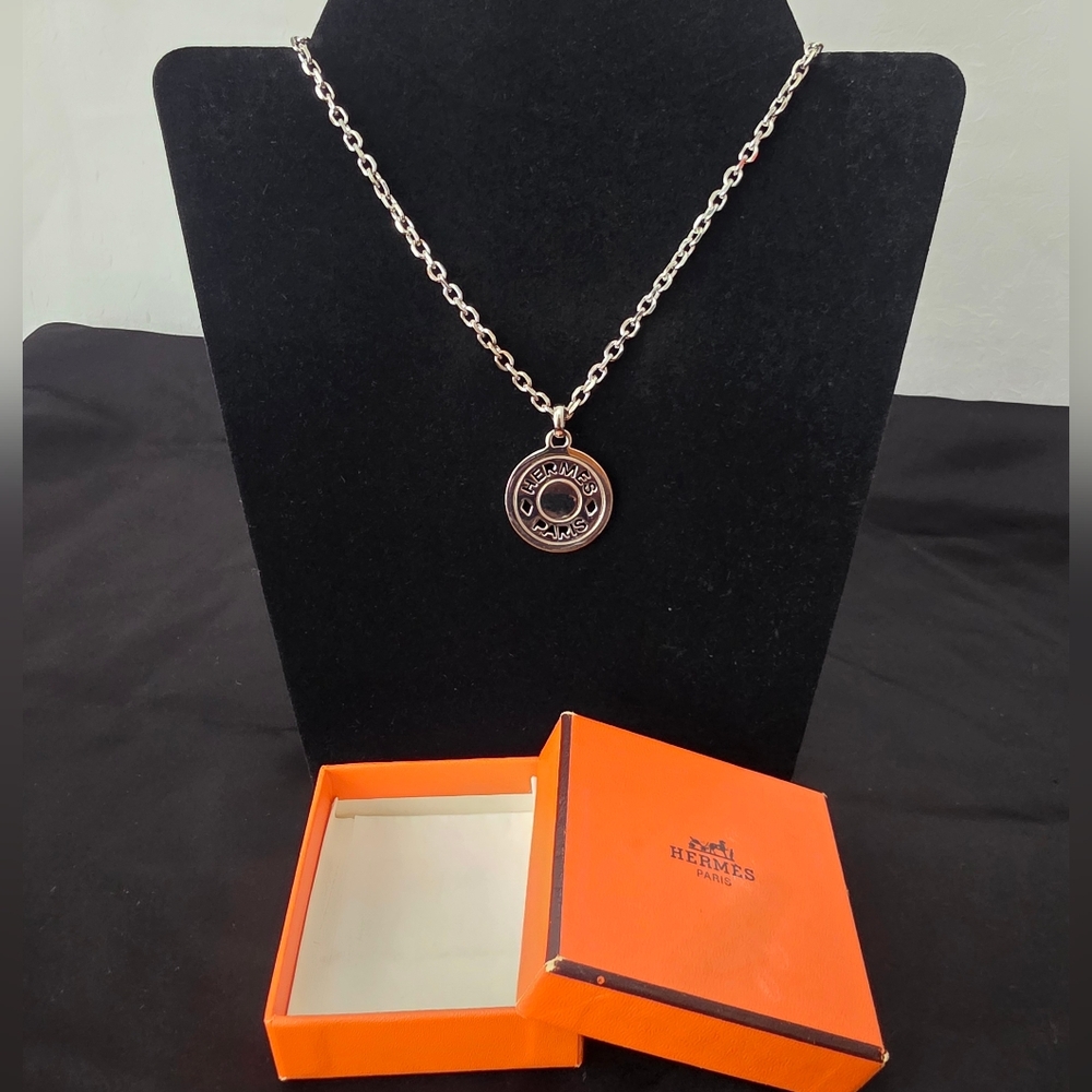 Auth Hermes Paris Silver Logo Necklace